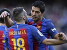 Útoník Barcelony Luis Suárez se raduje ze vselené branky v utkání s Las...