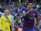 Luis Suárez a Lionel Messi po úvodním gólu zápasu mezi Barcelonou a Las Palmas.