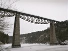 Železniční most přes přehradu Hracholusky na lokální trati z Pňovan do...
