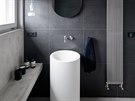 V koupeln je vedle velkoformátových obklad pouitý také betonepox, moderní...