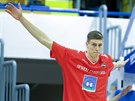 Michael Fusek z Charleroi se rozcviuje ped zápasem Ligy mistr