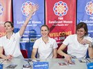 Eva Hlavkov Vtekov, Kateina Elhotov a Eva Horkov (zleva) pi...