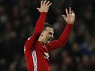 Útoník Manchesteru United Zlatan Ibrahimovi bouliv oslavuje vyrovnávací gól...