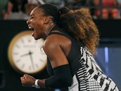 Americk tenistka Serena Williamsov se raduje v utkn se afovou na...