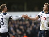 HRDINA. Harry Kane (vpravo) hattrickem sestelil West Brom, na snmku mu...