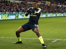 Alex Iwobi slav druh gl Arsenalu na hiti Swansea.