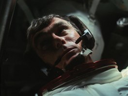 Astronaut Eugene Cernan ve velitelskm modulu bhem vjezdu na Msc v prosinci...