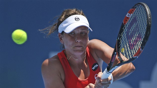 Barbora Strcov si ve tvrtfinle turnaje v Sydney poradila s Caroline Wozniackou.