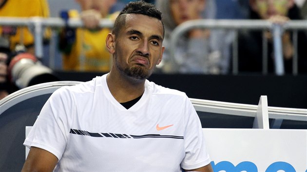 Australsk tenista Nick Kyrgios ve 2. kole Australian Open vypadl. Na kurtu i na tiskov konferenci se neuml chovat.