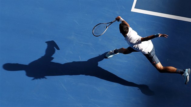 JEN STN. Srbsk tenista Novak Djokovi vypadl na Australian Open ve 2. kole.