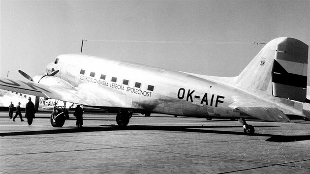 Douglas DC-3 byl ve sv dob nejmodernjm dopravnm letounem svta. LS obdrela jeden kus v srpnu 1937, dva v noru 1938 a posledn kus pouze den ped pchodem Nmc.