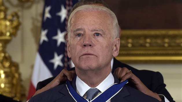 Viceprezident USA Joe Biden obdržel nejvyšší  civilní vyznamenání Spojených států (12. ledna 2017)