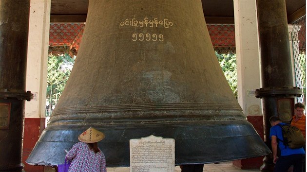 Mingunsk zvon v 55555 vis (vis je barmsk jednotka vhy), tj. asi 90 tun.