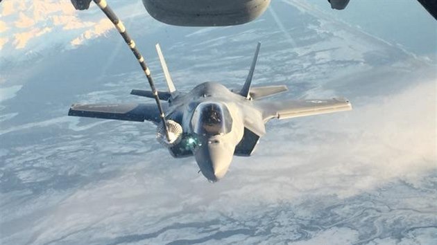 Prvn operan nasazen letoun F-35. Americk nmon pchota je nasadila na zkladnu Iwakuni v Japonsku.