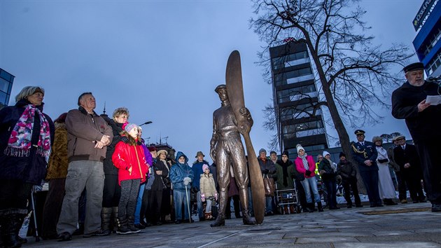 Pardubice pivtaly sochu Jana Kapara.