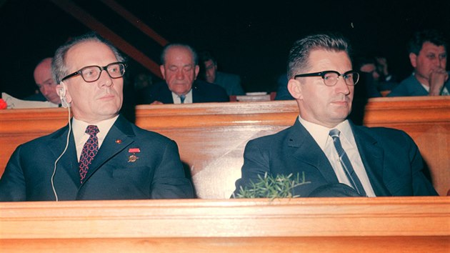 Erich Honecker (vlevo) a pedseda vldy SSR Lubomr trougal na 14. sjezdu KS v Praze. (25. kvtna 1971)