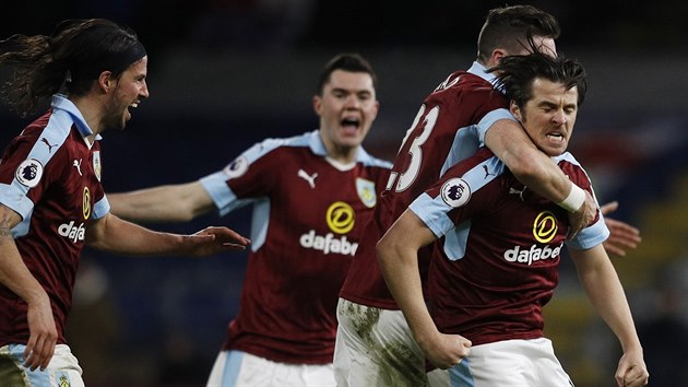 Boulivk Joey Barton, kter se po plroce ve Skotsku vrtil do anglick ligy, rozhodl o vtzstv Burnley nad Southamptonem.