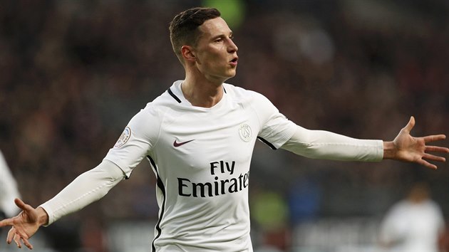 Nmeck fotbalista Julian Draxler se raduje ze svho prvnho glu za PSG.