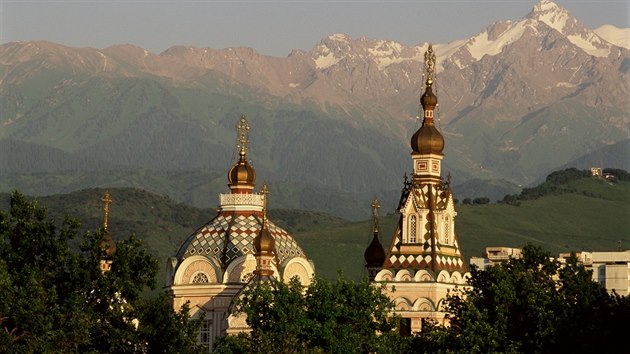 Ortodoxn katedrla Nanebevzet v Almaty.