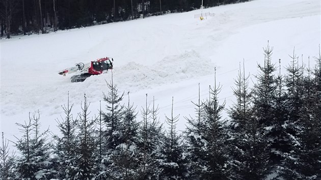 Ve Skiarelu Lipno na vkend otevou skikrosovou tra, kterou pomh stavt Jakub Flejar, trenr Evy Samkov.