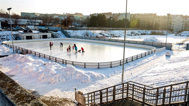 Na mst, kde stval legendrn hokejov stadion za Lunkami, je nyn veejn kluzit. Brnnsk Kometa by tu vak rda vybudovala novou modern arnu.