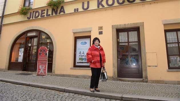 Ludmila Kocourková začala podnikat hned po revoluci. Zřídila si podnik, v němž nabízela studená i teplá jídla. Později své služby výrazně rozšířila.