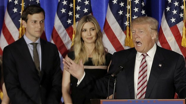 Jared Kushner, Ivanka Trumpov a jej otec Donald Trump bhem prezidentsk kampan (7. ervna 2016)