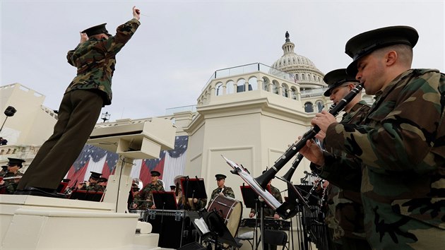 Zkouka vojensk kapely na inauguraci Donalda Trumpa ped Kapitolem ve Washingtonu (19. ledna 2017)