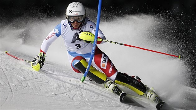 vcarsk lyaka Wendy Holdenerov na trati slalomu ve Flachau.