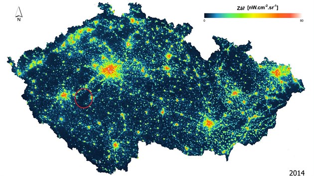 Noční snímek z roku 2014 České republiky pořízený z družice. Znázorňuje zenitovou zář, neboli světlo směřující přímo vzhůru (18.1.2016)