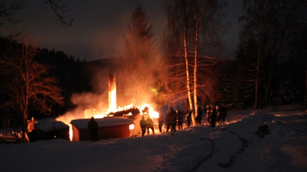 Chata na tko pstupnm mst ve Zdobnici na Rychnovsku shoela (12.1.2017).