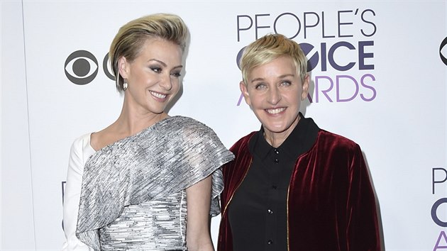 Portia de Rossi a Ellen DeGeneresová na People's Choice Awards (Los Angeles, 18. ledna 2017)