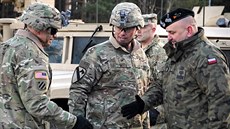 Amerití vojáci po píjezdu do polského msta  aga (12. ledna 2017)