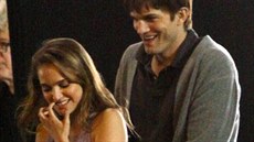 Natalie Portmanová a Ashton Kutcher bhem natáení snímku Hlavn nezávazn...