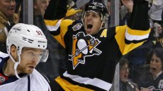 Jevgenij Malkin slaví jeden ze svých gól v utkání mezi Pittsburghem a...