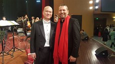 Jihoeská filharmonie jela turné po ín, kde odehrála sedm koncert. Hudebníci...