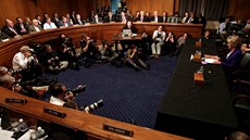 Betsy DeVosová bhem slyení ped senátní komisí (17. ledna 2017)