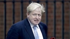 Boris Johnson pi píchodu na tiskovou konferenci Theresy Mayové (17. ledna...