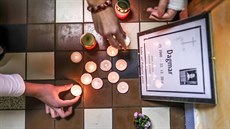 Lou�ení s automatem na kávu, který musel opustit gymnázium.