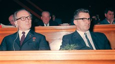 Erich Honecker (vlevo) a pedseda vlády SSR Lubomír trougal na 14. sjezdu KS...