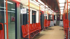 Nové seda�ky plastové seda�ky ve vozech metra podle návrhu ateliéru architekta...