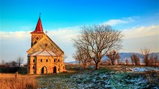 Kostel svatého Linharta na ostrově uprostřed Věstonické nádrže sice není běžně přístupný, stal se však ikonickou součástí panoramatu „moravského moře". (11. ledna 2017)