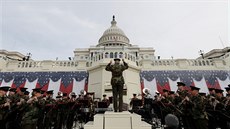 Zkouka vojenské kapely na inauguraci Donalda Trumpa ped Kapitolem ve...