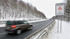 Rarita na typroudé silnici mezi Libercem a Turnovem: znaka varující idie...