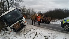 Sráka linkového autobusu a osobního auta u Temoné na Plzesku. (13. ledna...