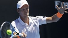 eský tenista Tomá Berdych v duelu 1. kola Australian Open s  Lucou Vannim z...