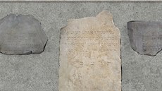 Pohled na �ást souboru náhrobk� a jejich fragment�, které se poda�ilo objevit v...