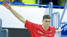 Michael Fusek z Charleroi se rozcvičuje před zápasem Ligy mistrů