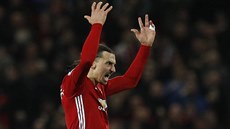 Útoník Manchesteru United Zlatan Ibrahimovi bouliv oslavuje vyrovnávací gól...