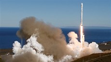 Raketa Flacon 9 spolenosti SpaceX vynáí na obnou dráhu 10 satelit...